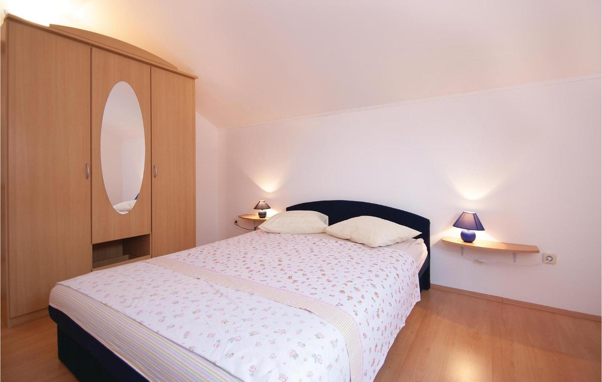 Lovely Apartment In Rovinj With Kitchen Εξωτερικό φωτογραφία