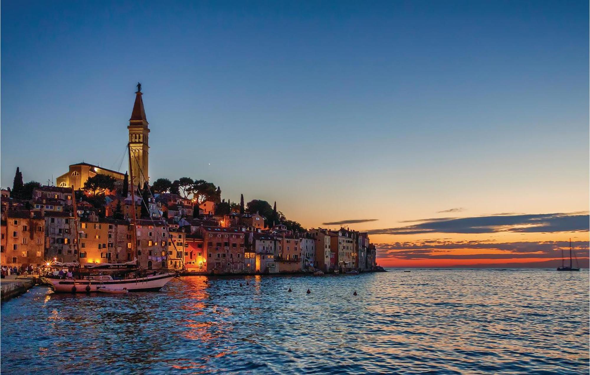 Lovely Apartment In Rovinj With Kitchen Εξωτερικό φωτογραφία