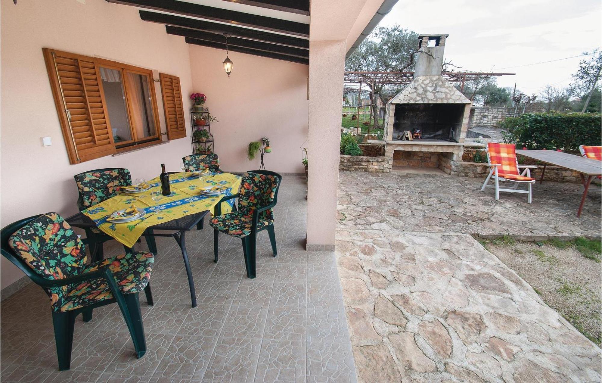 Lovely Apartment In Rovinj With Kitchen Εξωτερικό φωτογραφία