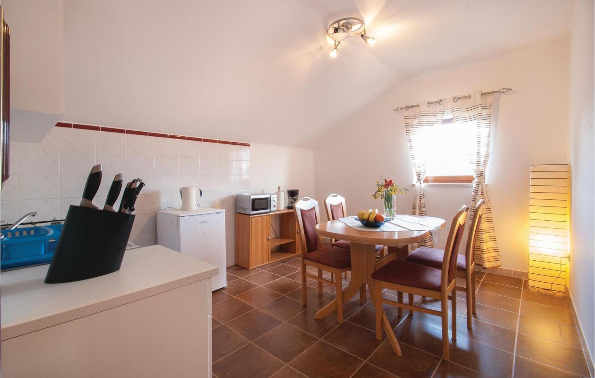 Lovely Apartment In Rovinj With Kitchen Εξωτερικό φωτογραφία