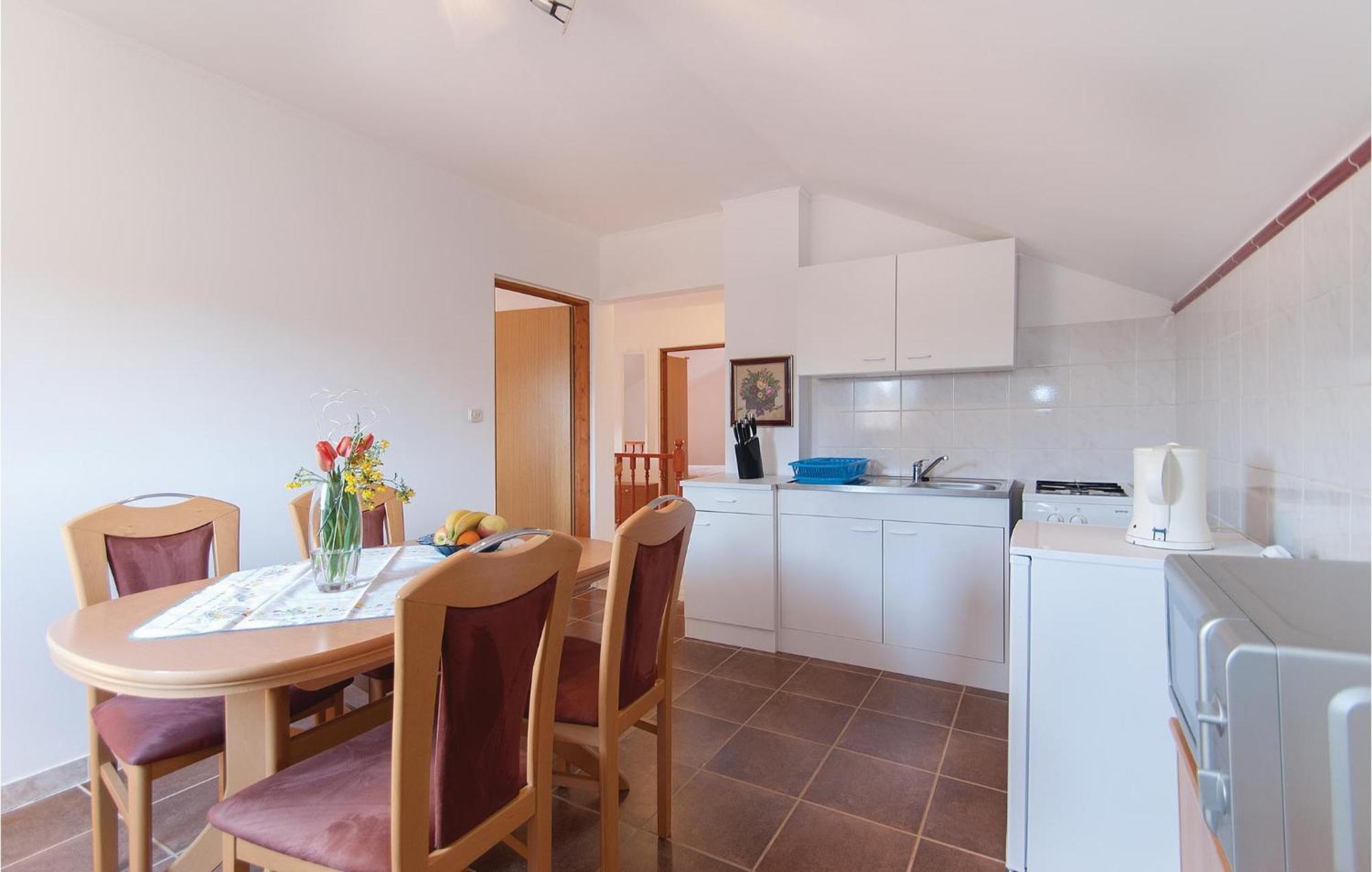 Lovely Apartment In Rovinj With Kitchen Εξωτερικό φωτογραφία
