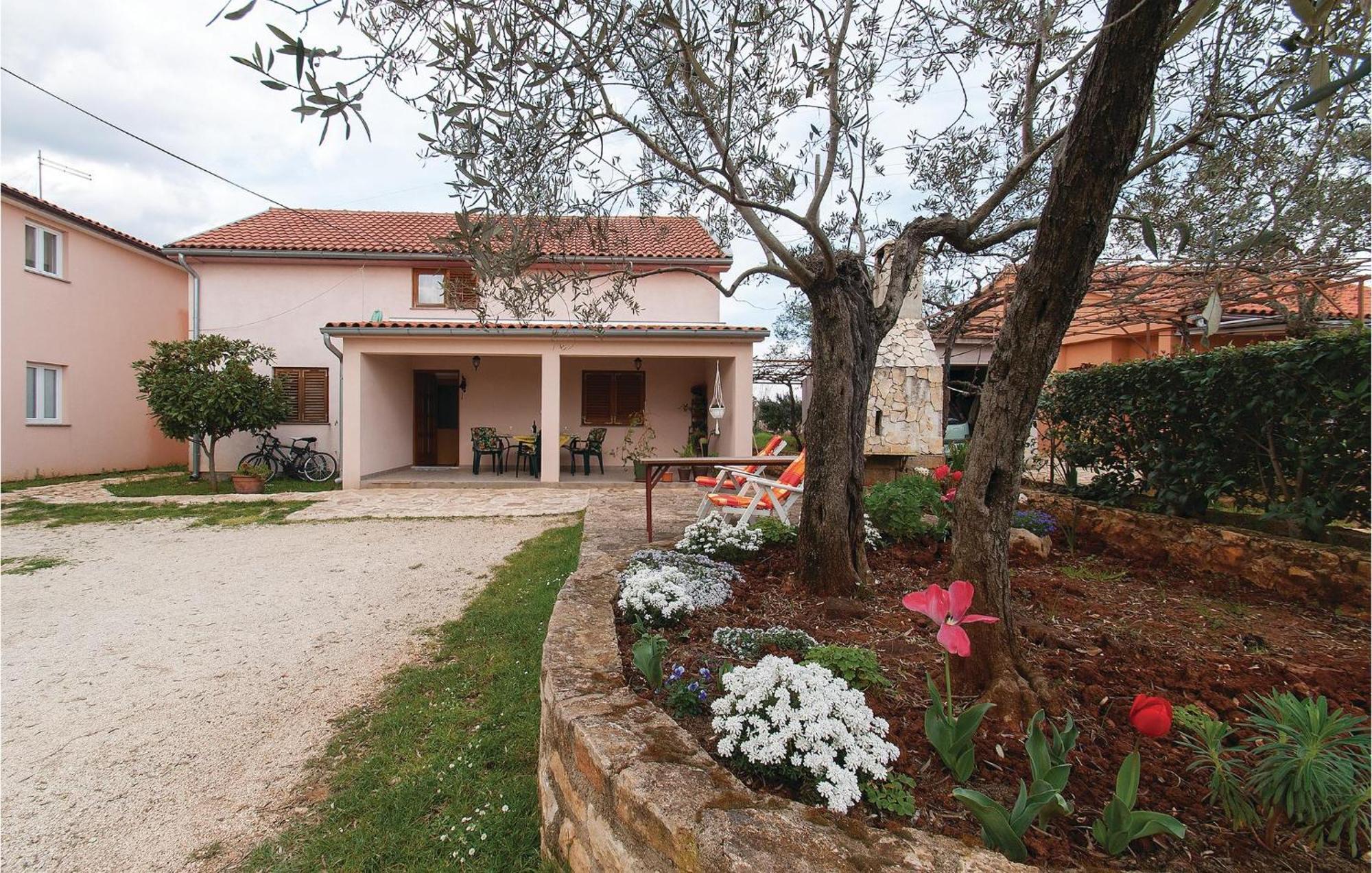 Lovely Apartment In Rovinj With Kitchen Εξωτερικό φωτογραφία