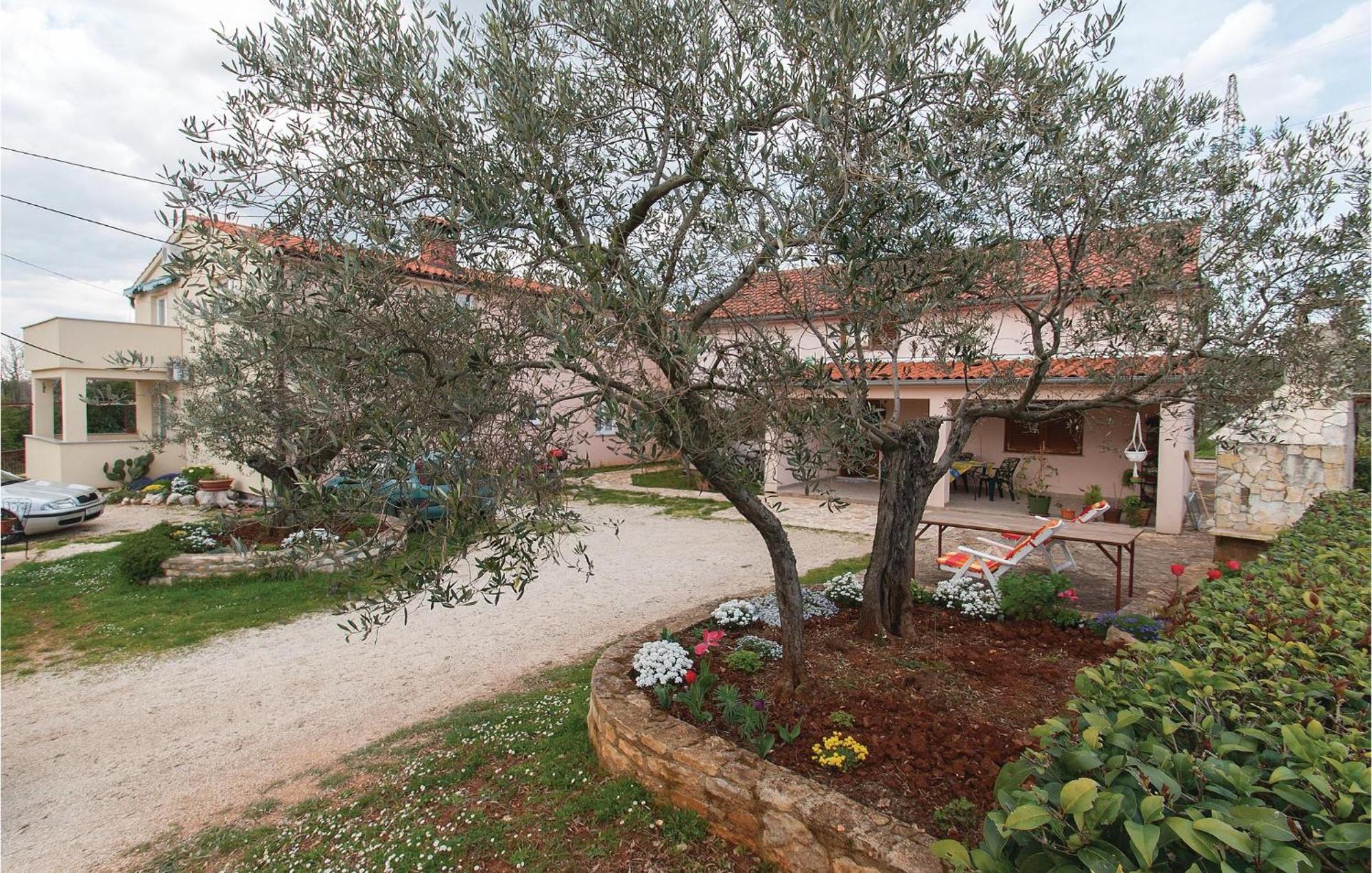 Lovely Apartment In Rovinj With Kitchen Εξωτερικό φωτογραφία